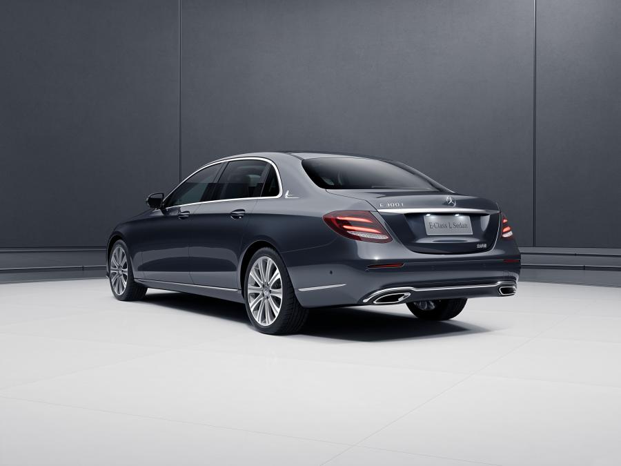 Mercedes-Benz E300 L Exclusive Line 2016 года  (CN) (фото 9 из 9)